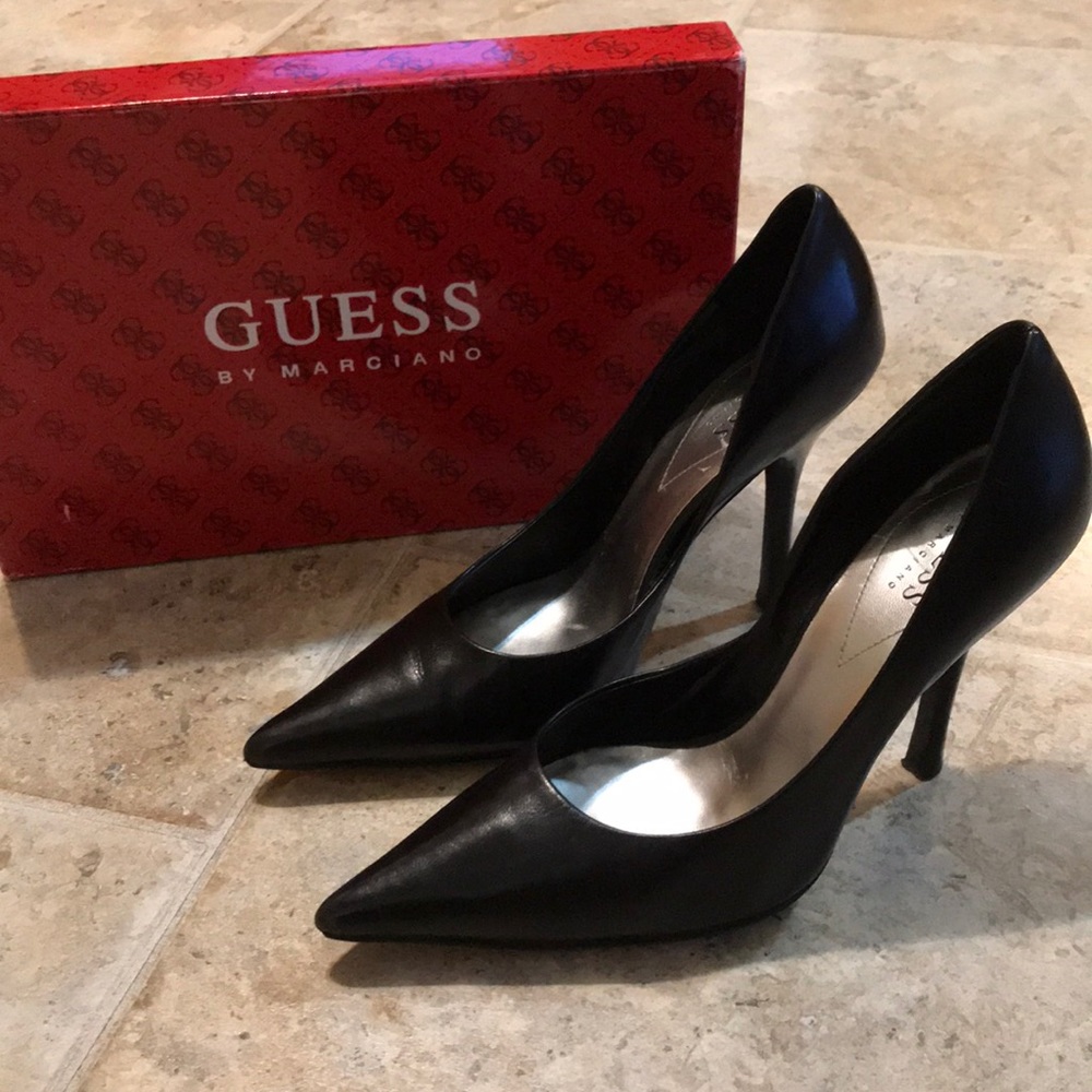 Guess black leather shoes EUC